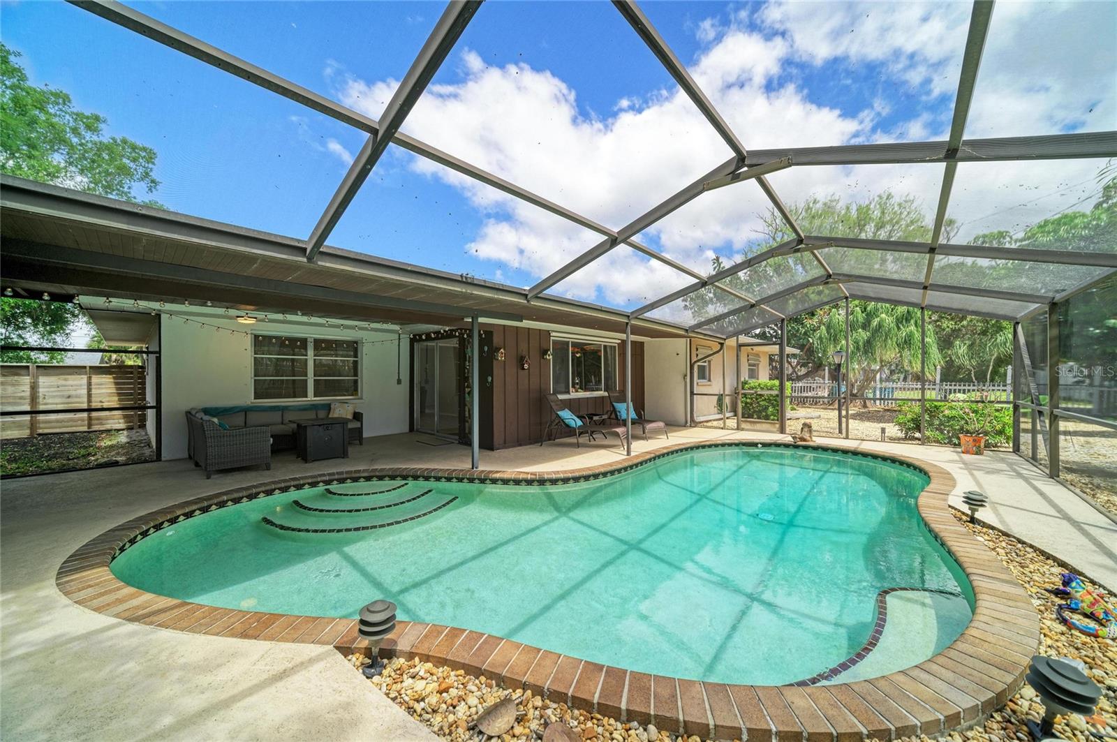 GLEN OAKS CNTRY CLUB ESTATES - Residential