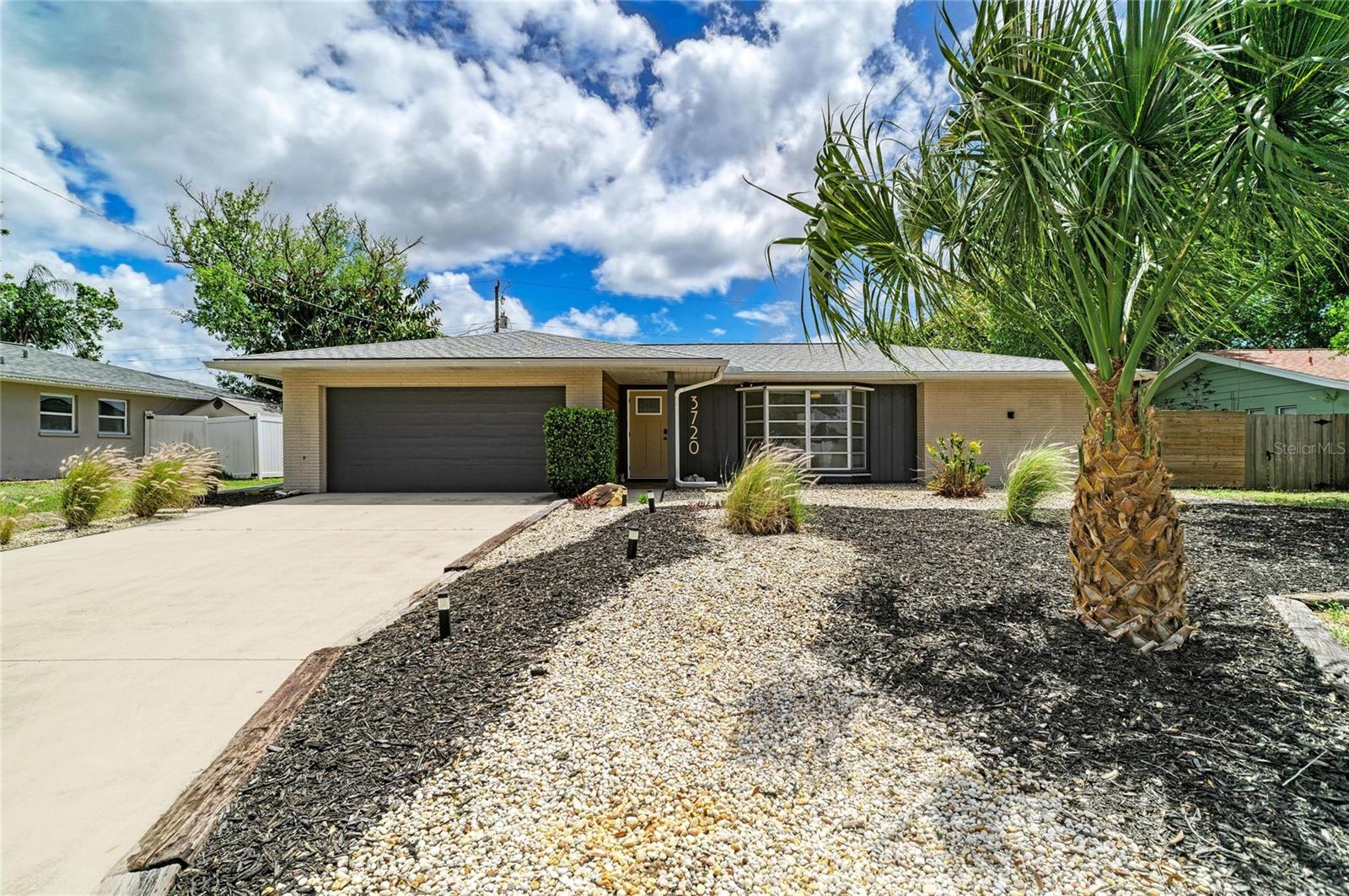 GLEN OAKS CNTRY CLUB ESTATES - Residential