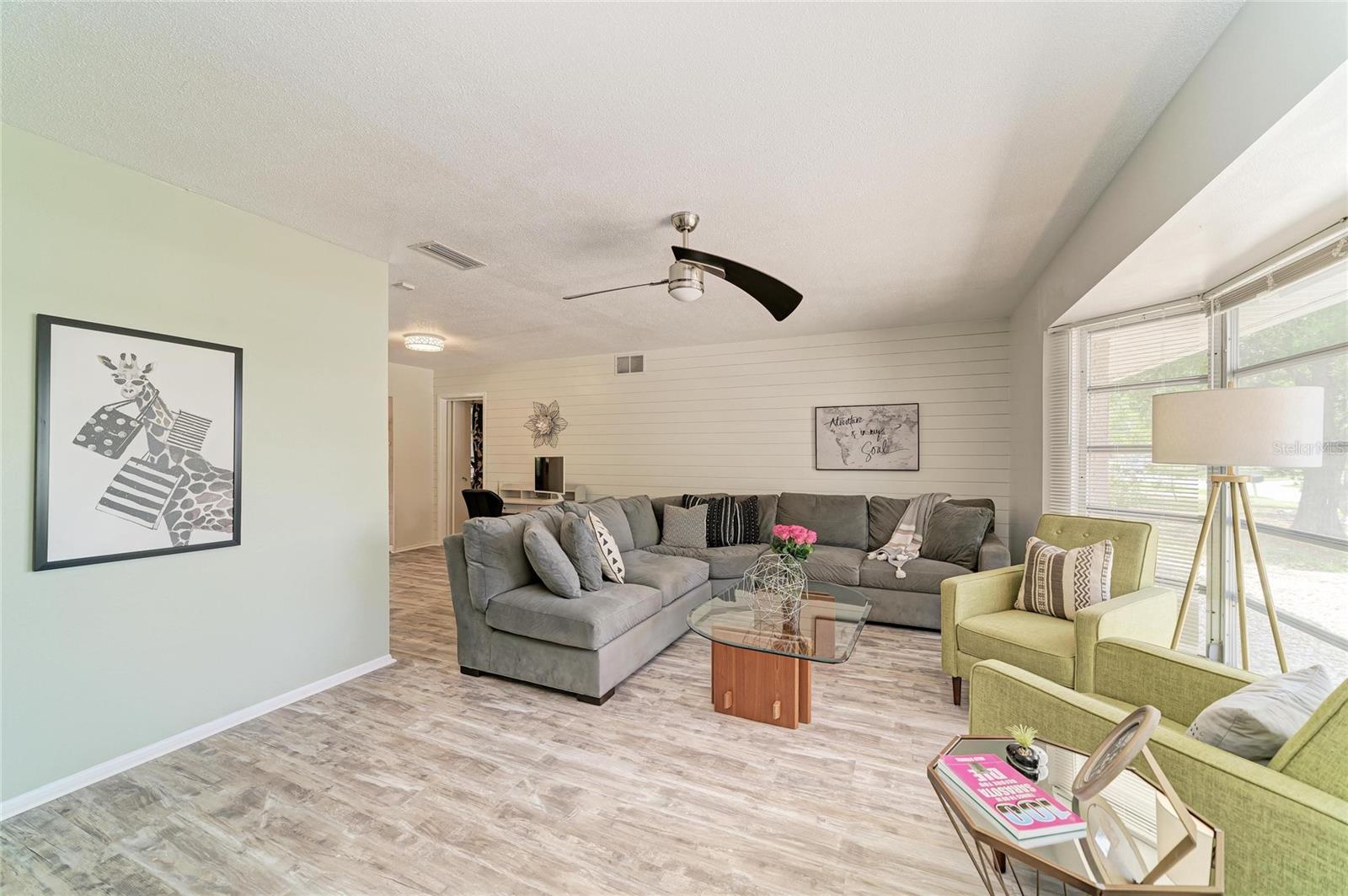 GLEN OAKS CNTRY CLUB ESTATES - Residential