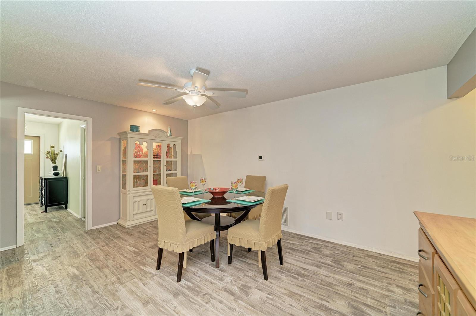 GLEN OAKS CNTRY CLUB ESTATES - Residential