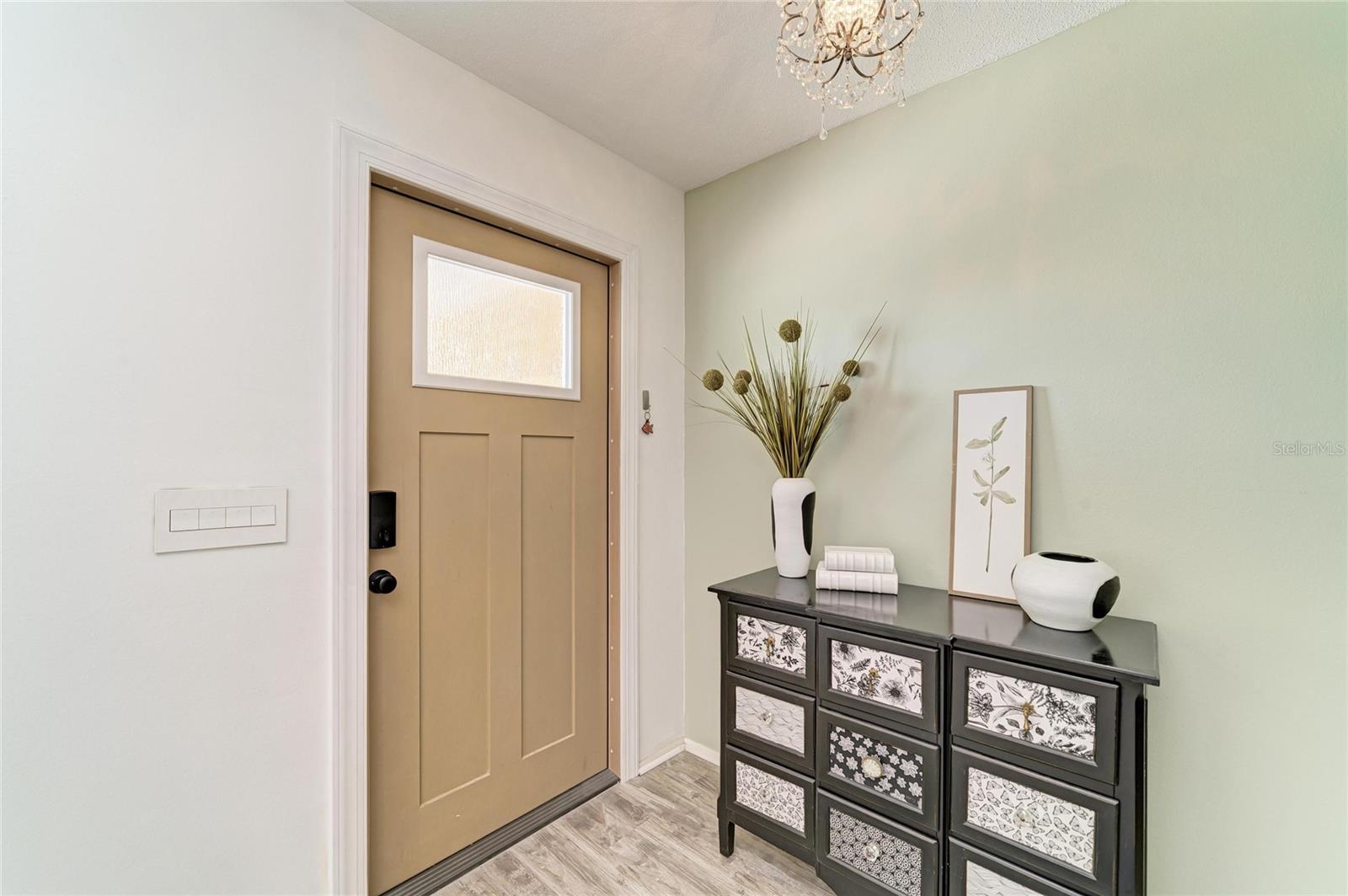 GLEN OAKS CNTRY CLUB ESTATES - Residential