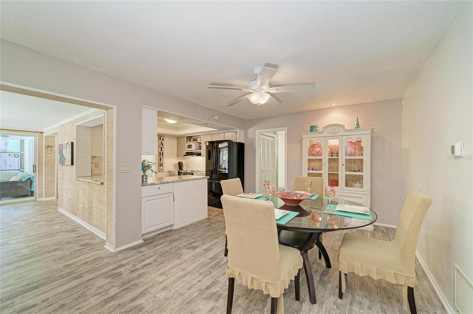 GLEN OAKS CNTRY CLUB ESTATES - Residential