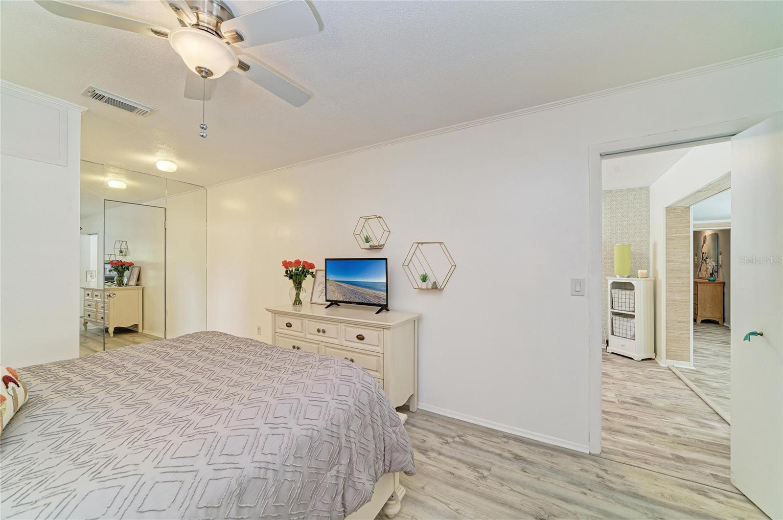 GLEN OAKS CNTRY CLUB ESTATES - Residential