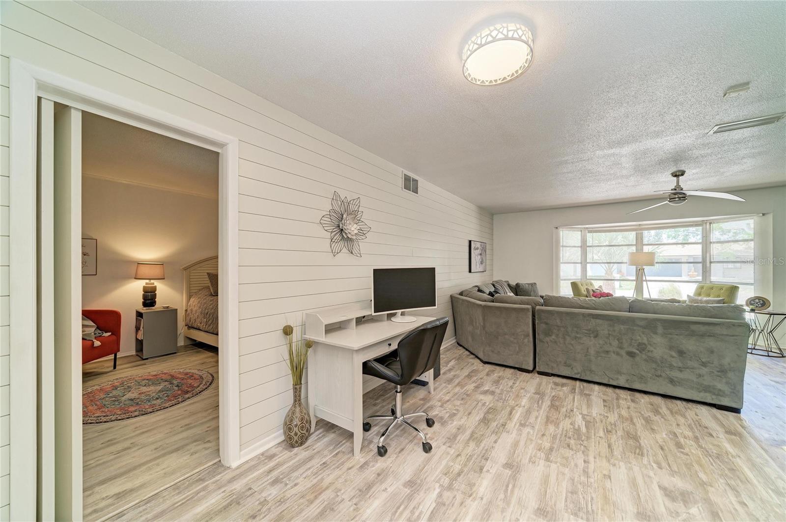 GLEN OAKS CNTRY CLUB ESTATES - Residential