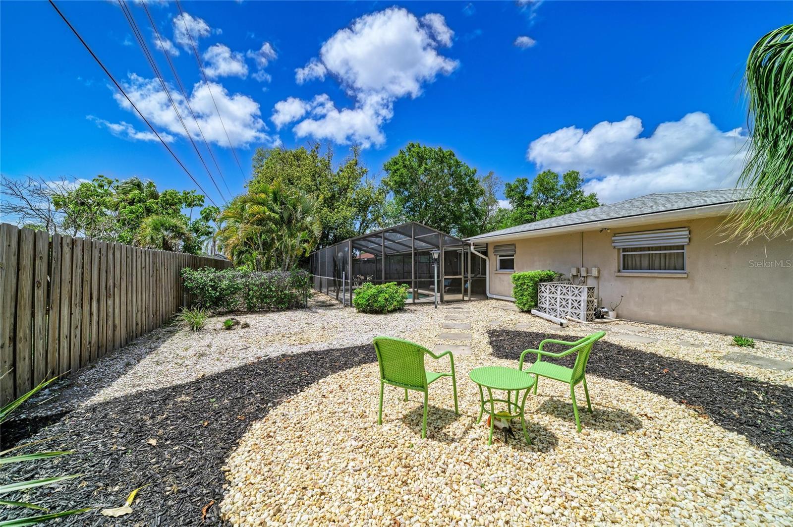 GLEN OAKS CNTRY CLUB ESTATES - Residential