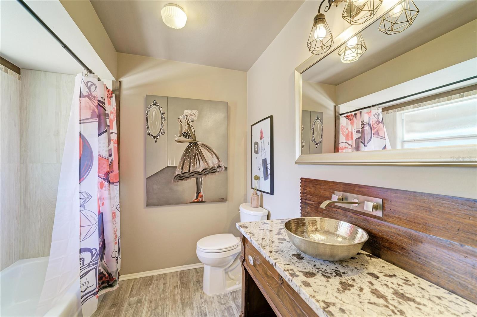 GLEN OAKS CNTRY CLUB ESTATES - Residential