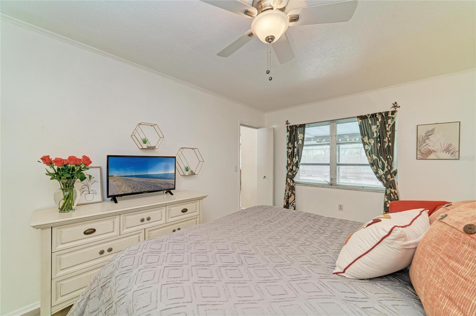 GLEN OAKS CNTRY CLUB ESTATES - Residential