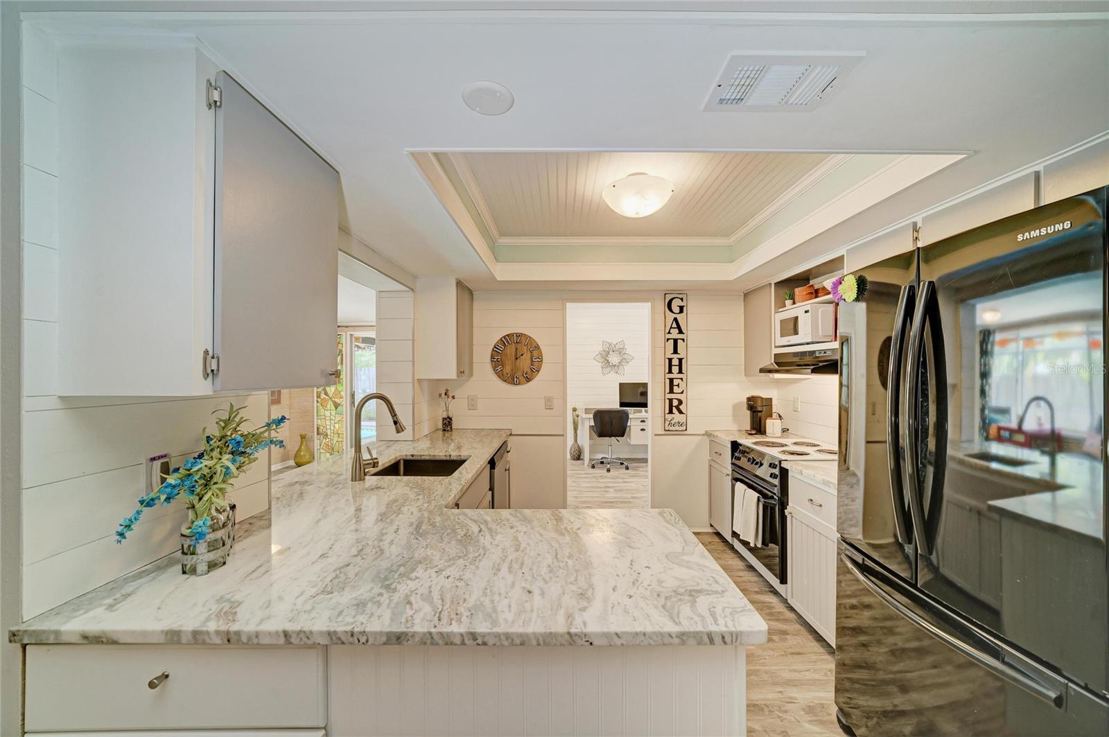 GLEN OAKS CNTRY CLUB ESTATES - Residential