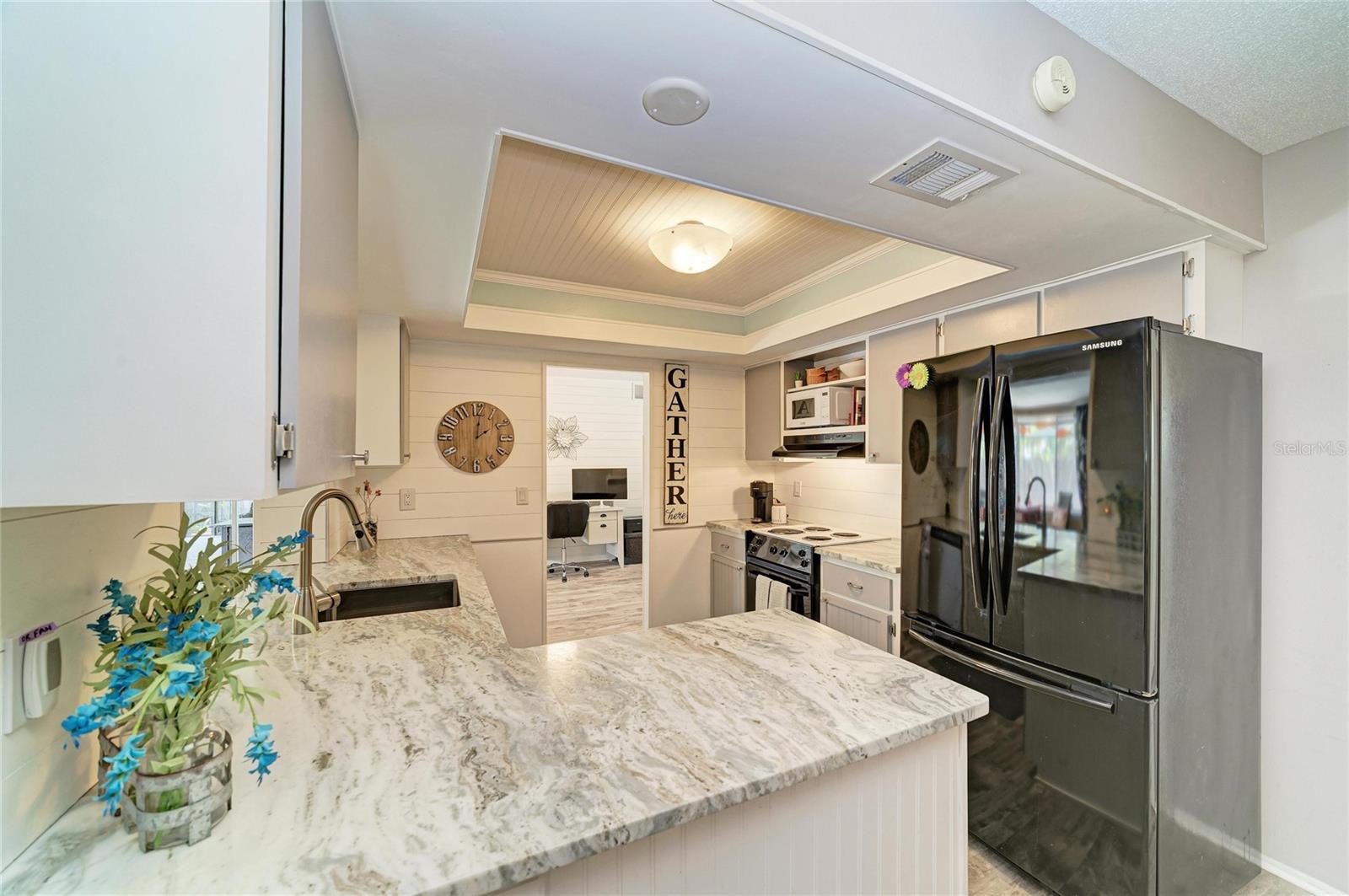 GLEN OAKS CNTRY CLUB ESTATES - Residential