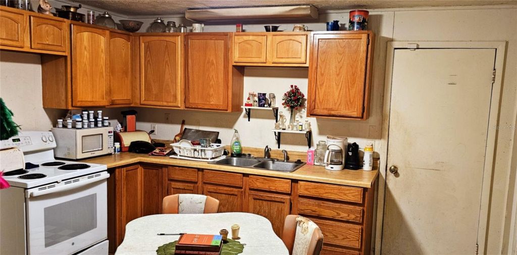 Photo of 372 W Collins Street, Umatilla, FL 32784 (MLS # G5103102)