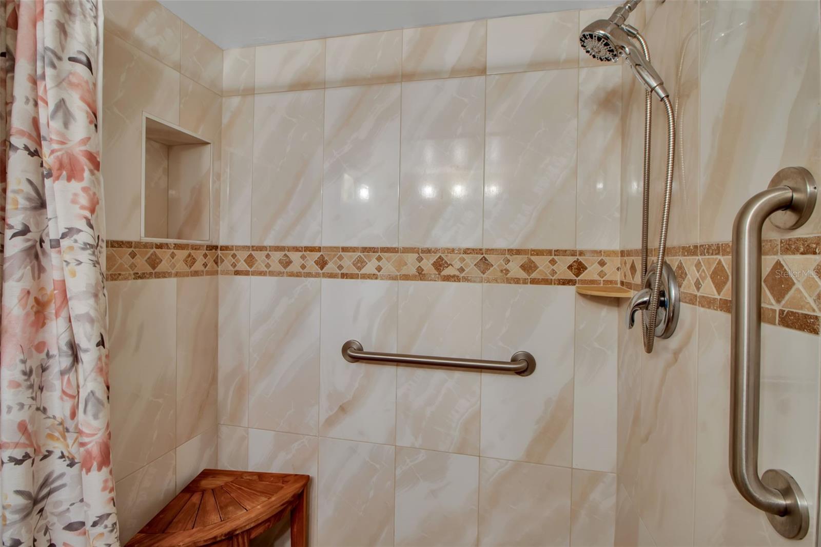 FLAMINGO CAY APTS AMD - Residential