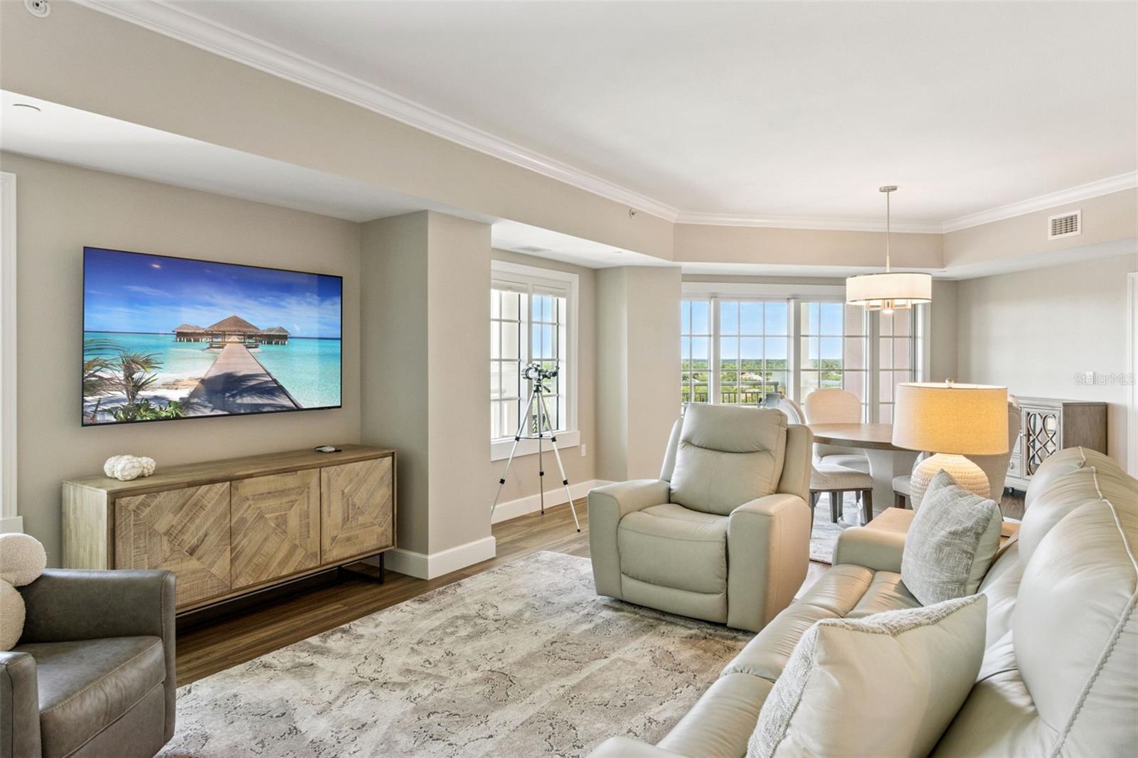REUNION GRANDE CONDO - Residential