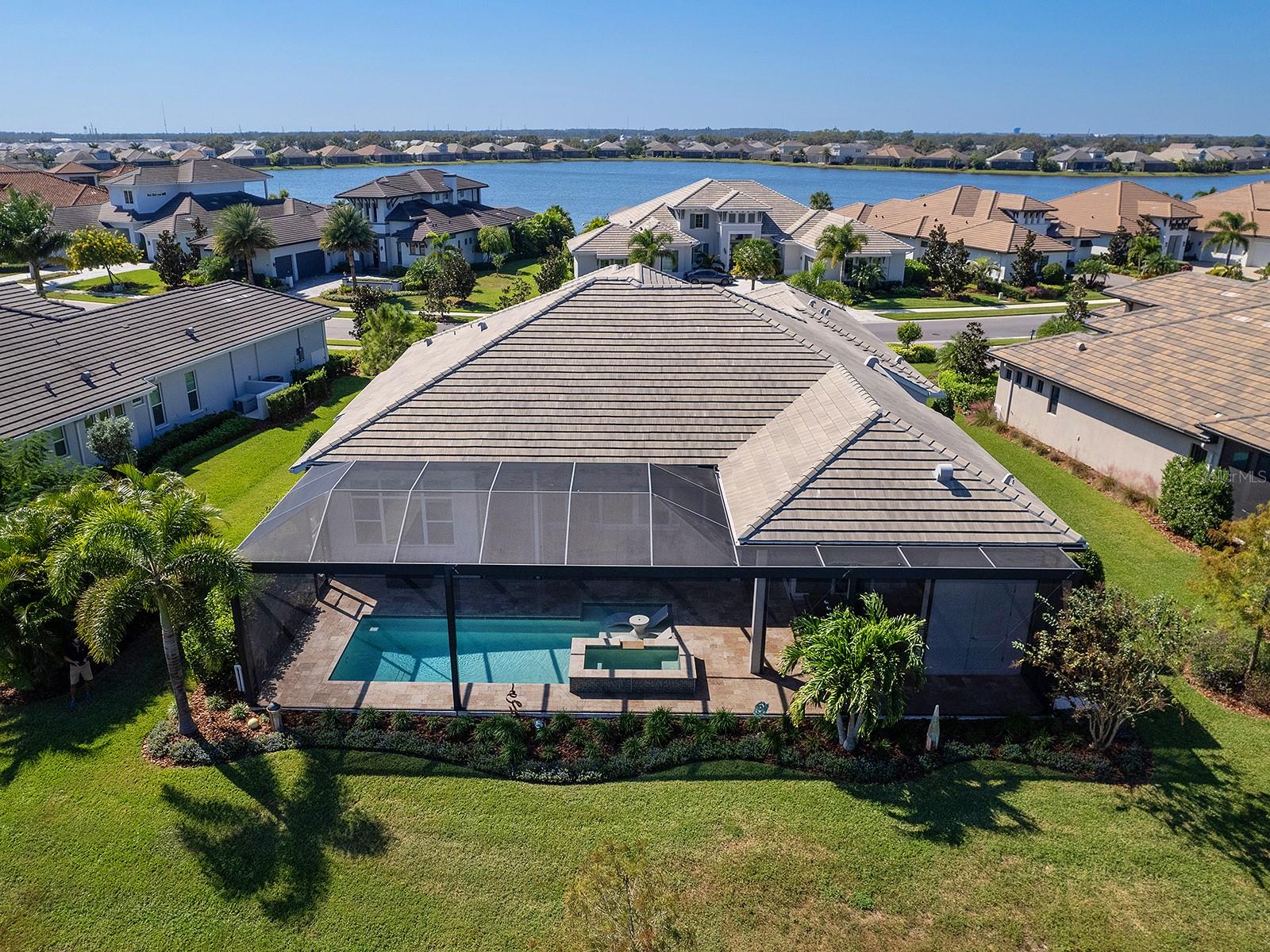 LAKEHOUSE COVE AT WATERSIDE - Residential