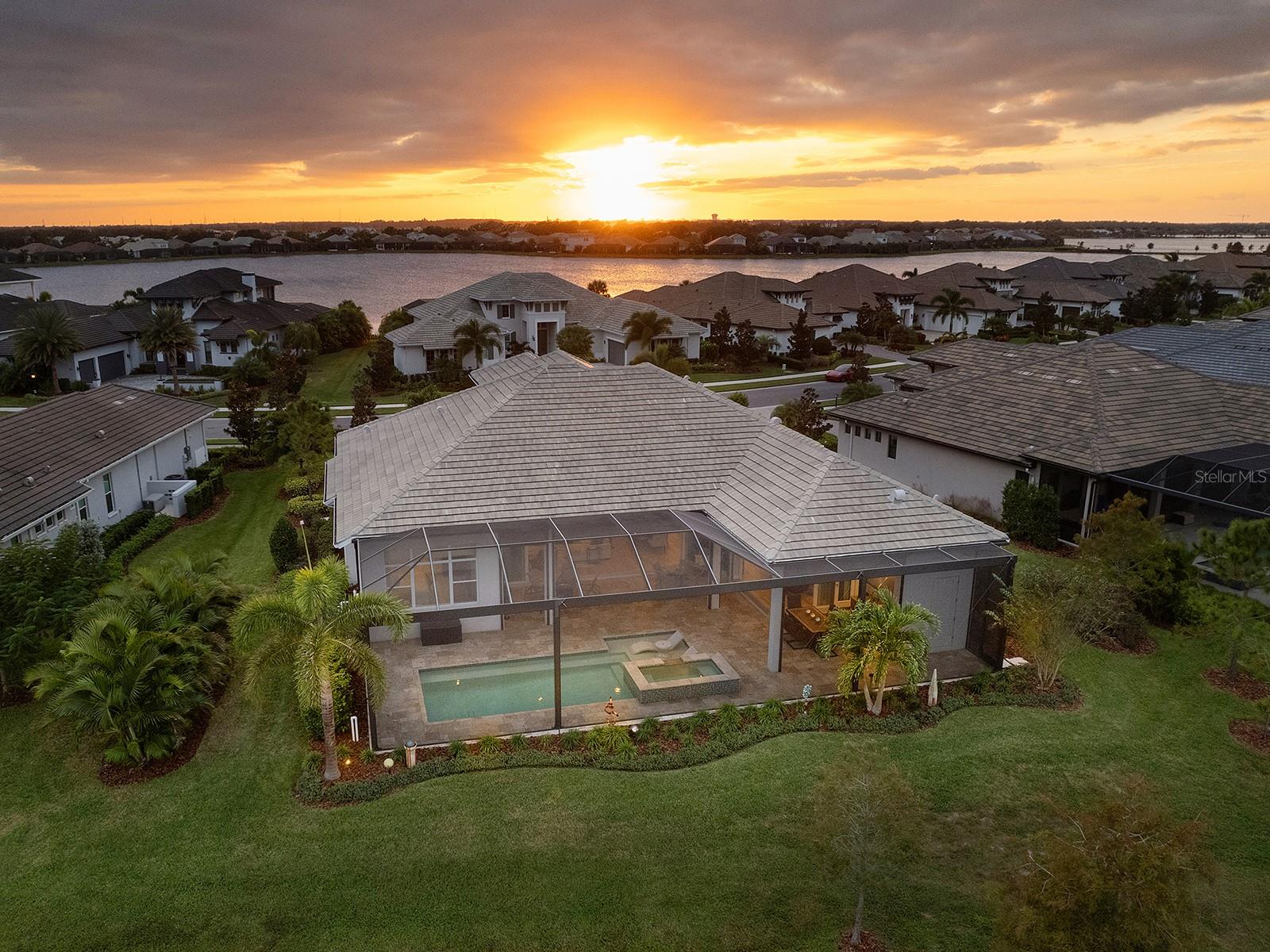 LAKEHOUSE COVE AT WATERSIDE - Residential