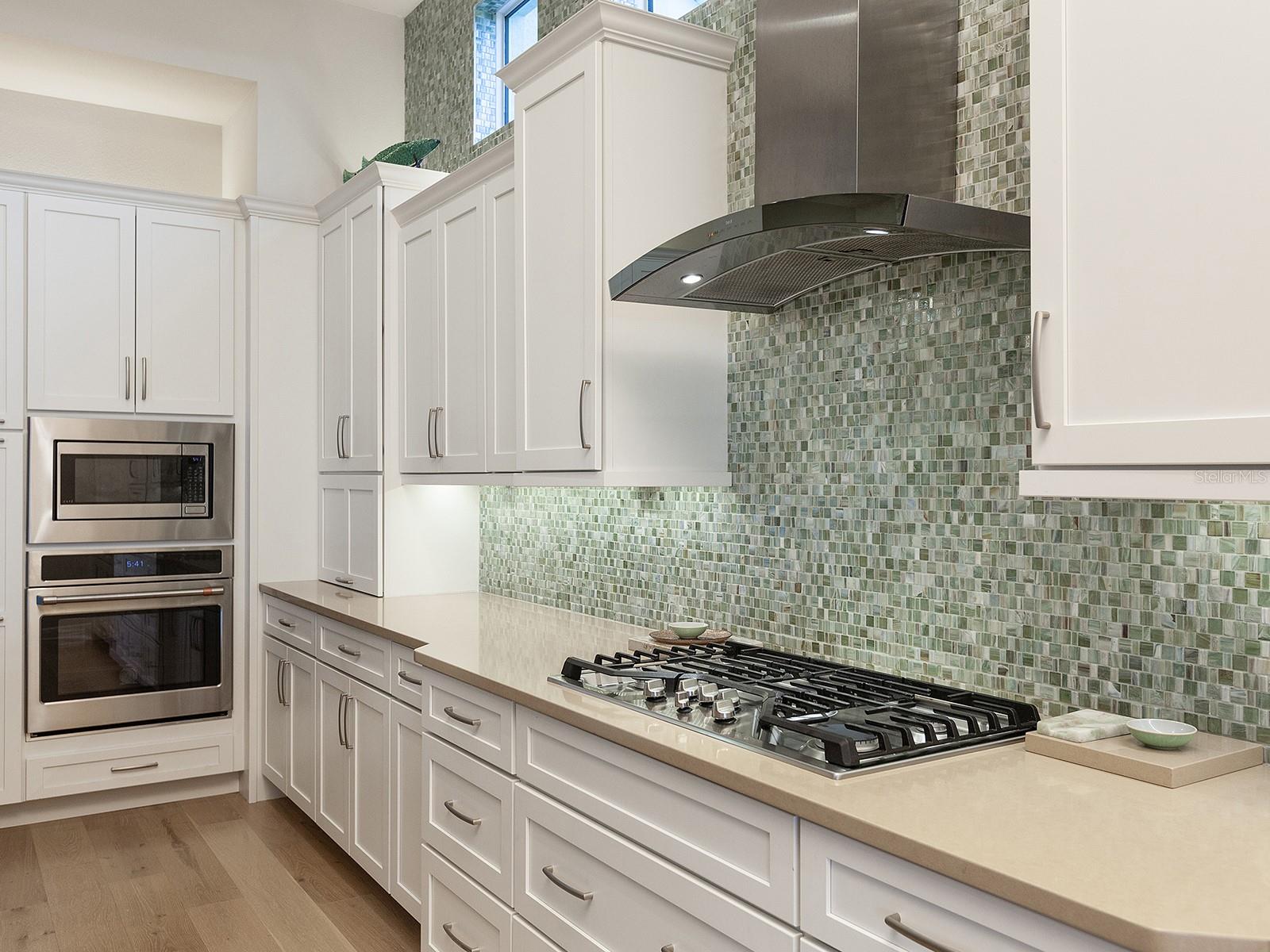 LAKEHOUSE COVE AT WATERSIDE - Residential