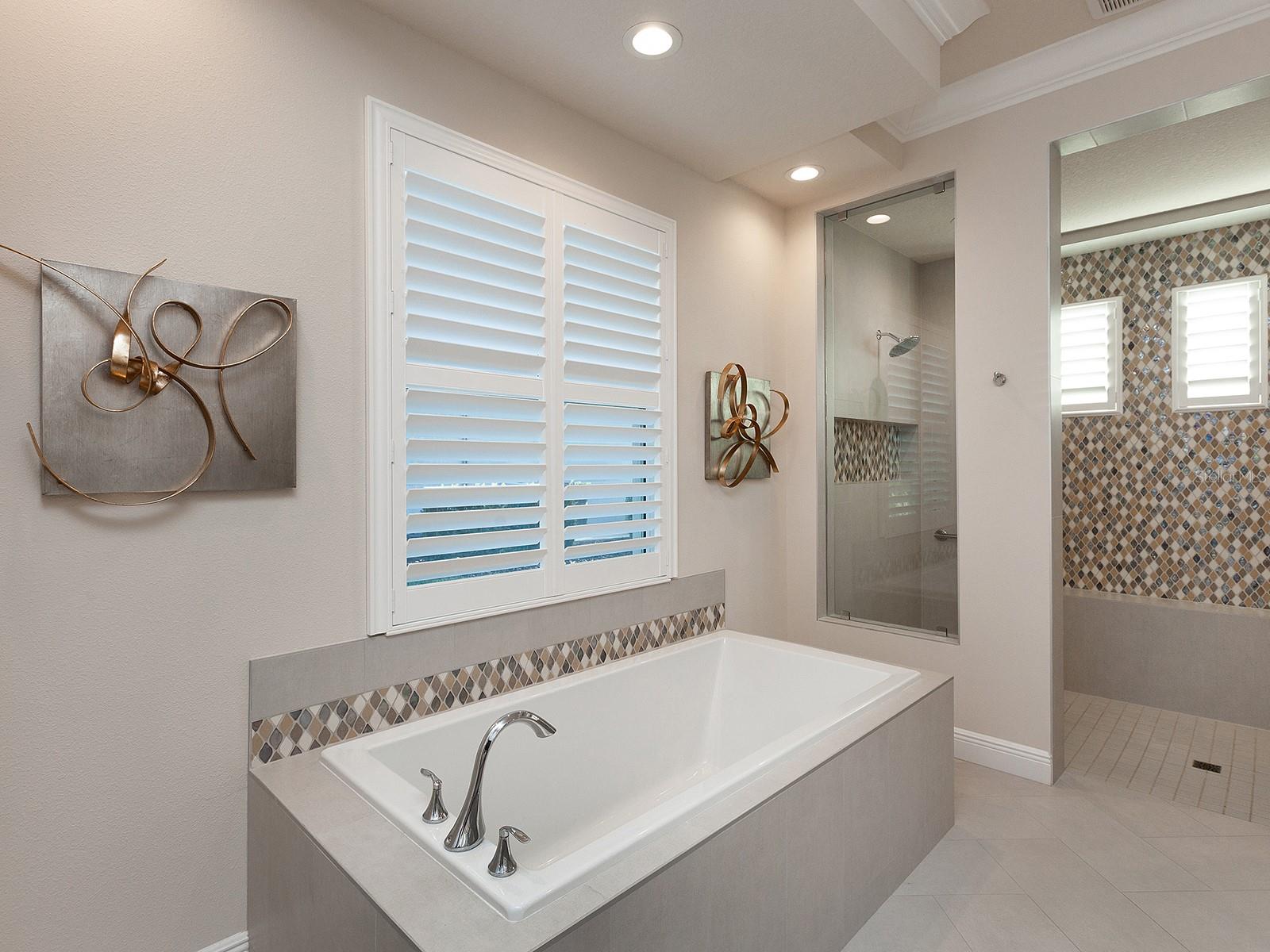 LAKEHOUSE COVE AT WATERSIDE - Residential