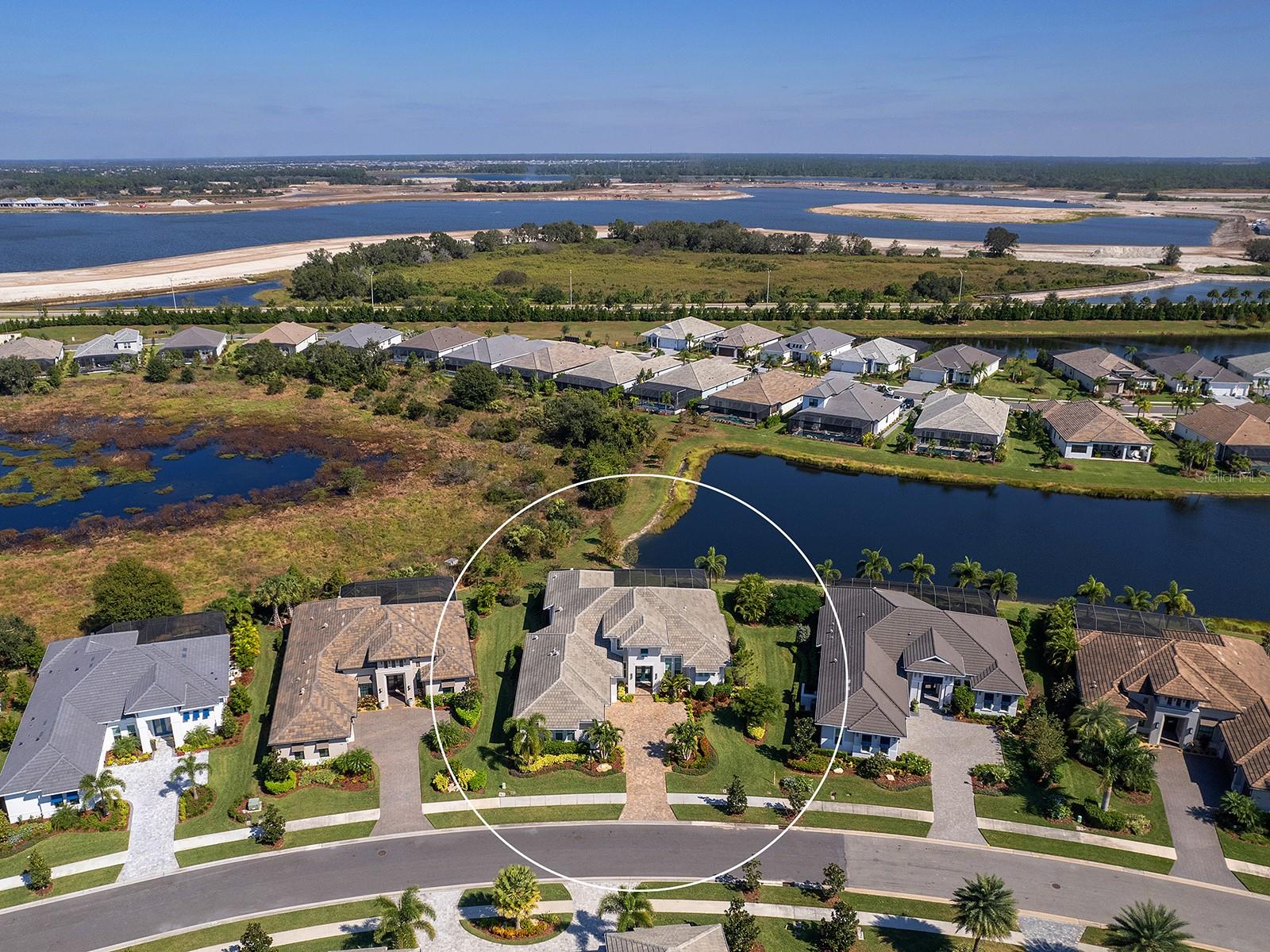 LAKEHOUSE COVE AT WATERSIDE - Residential