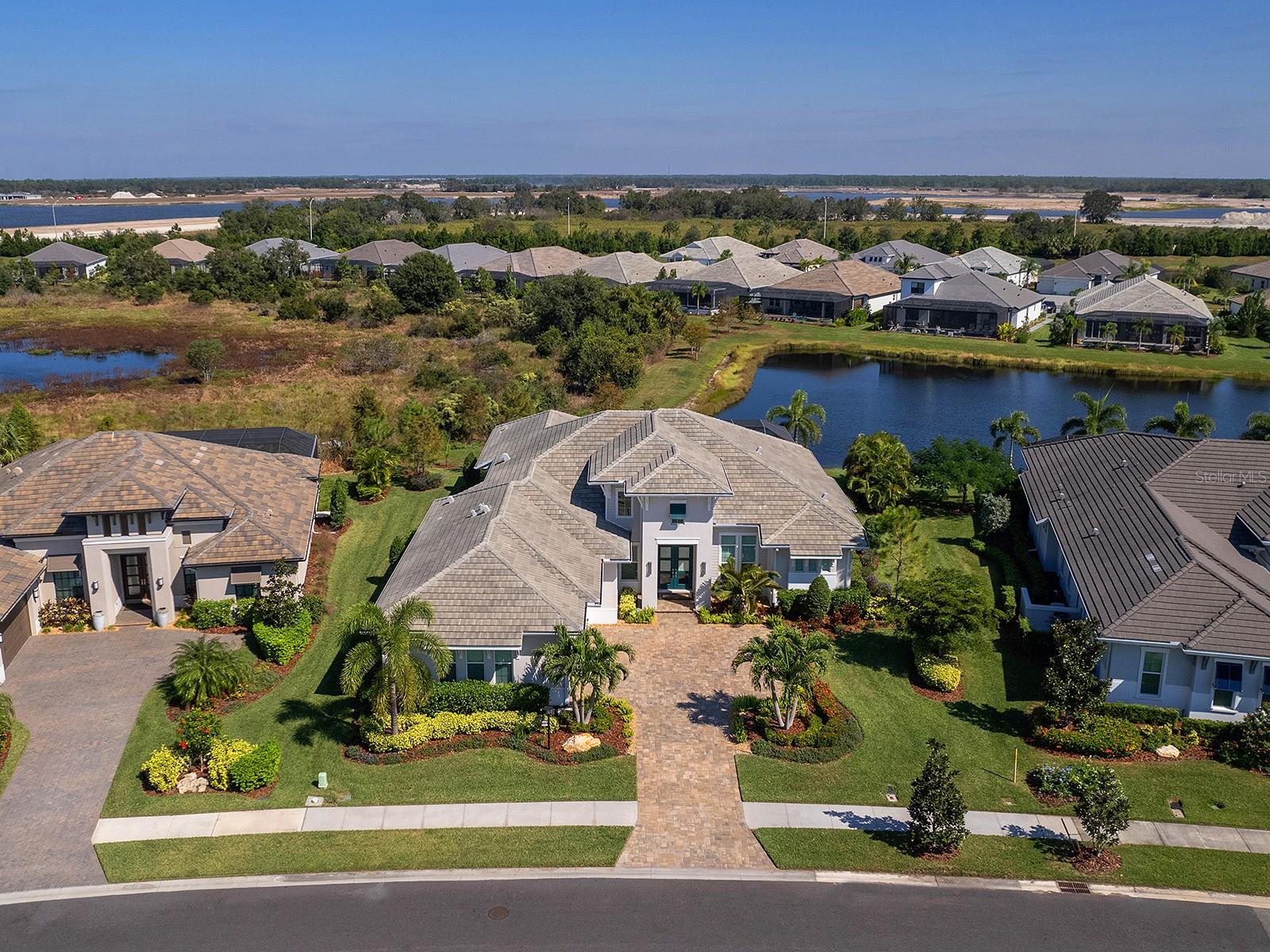 LAKEHOUSE COVE AT WATERSIDE - Residential