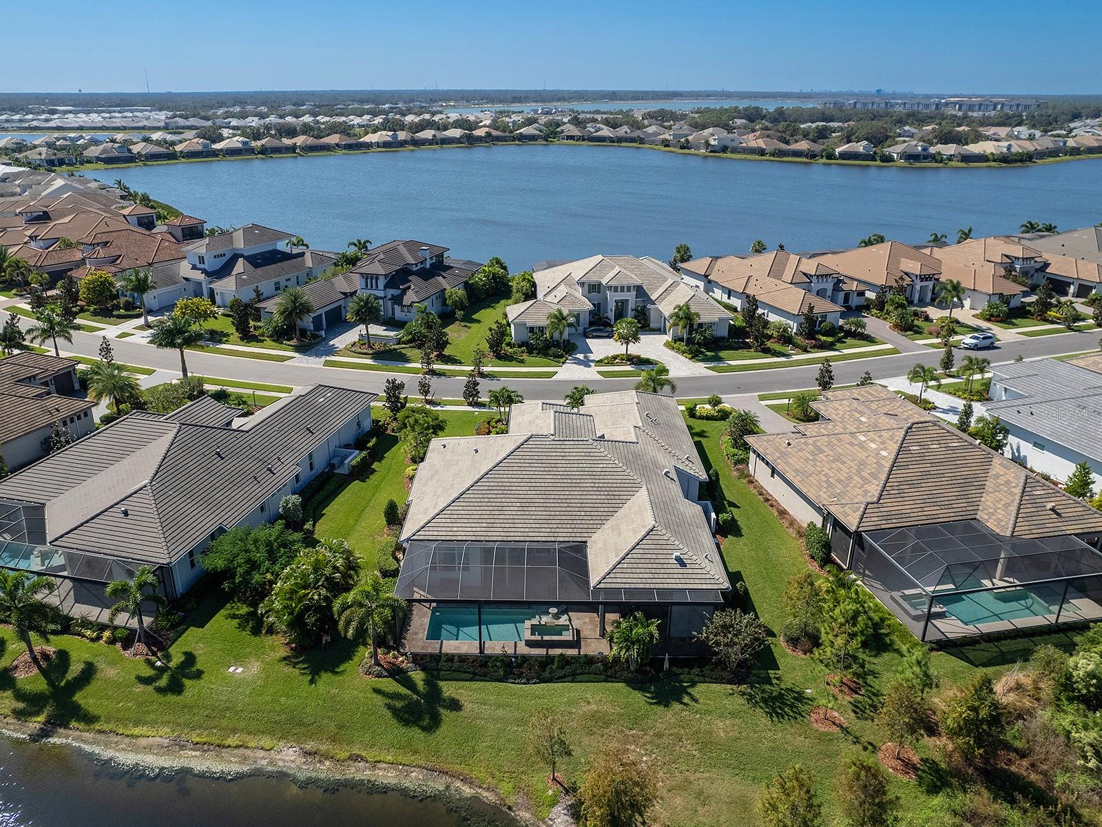 LAKEHOUSE COVE AT WATERSIDE - Residential