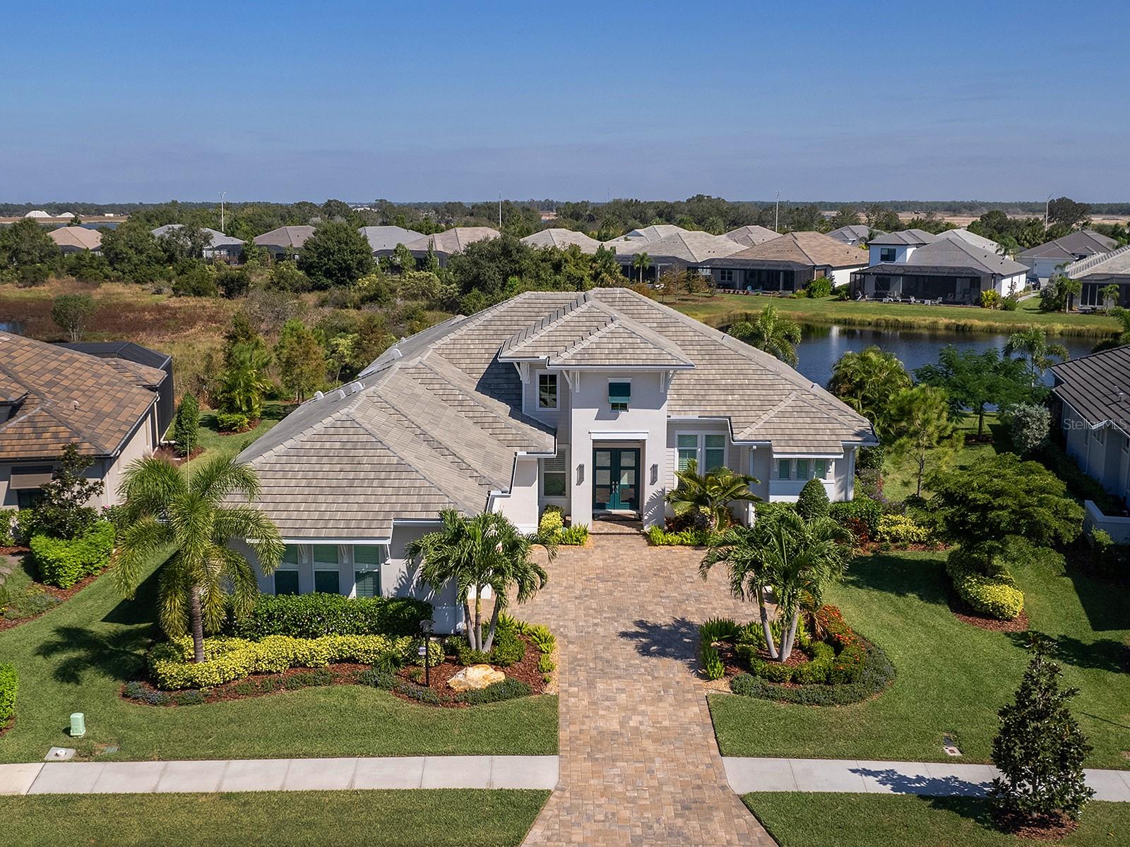 LAKEHOUSE COVE AT WATERSIDE - Residential