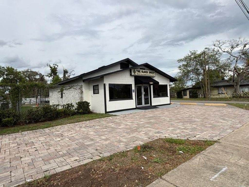 Photo of 1201 W Fairbanks Avenue, Orlando, FL 32804 (MLS # O6391126)