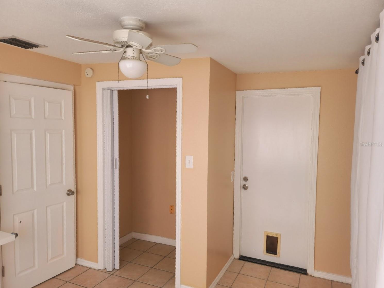 HOLIDAY LAKE ESTATES - Residential Lease