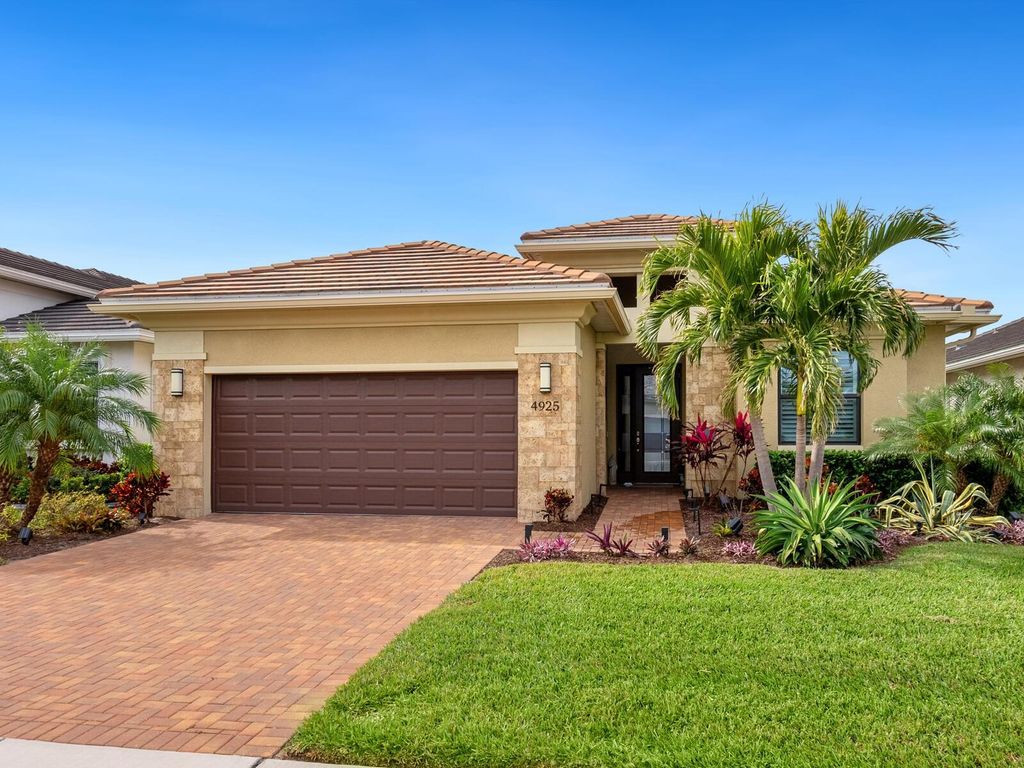 Photo of 4925 Surfside Circle, Bradenton, FL 34211 (MLS # A4668278)