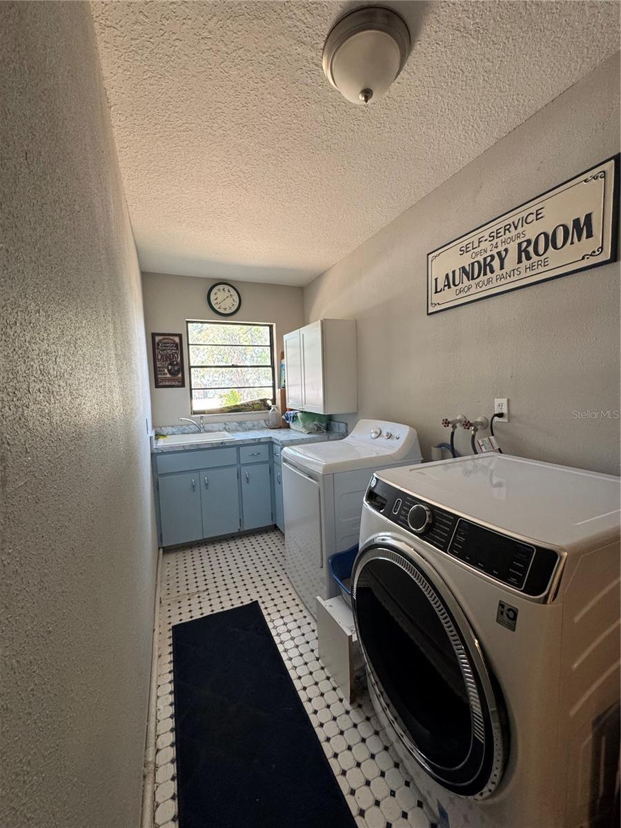 HIGHLAND TOWERS REV - Residential