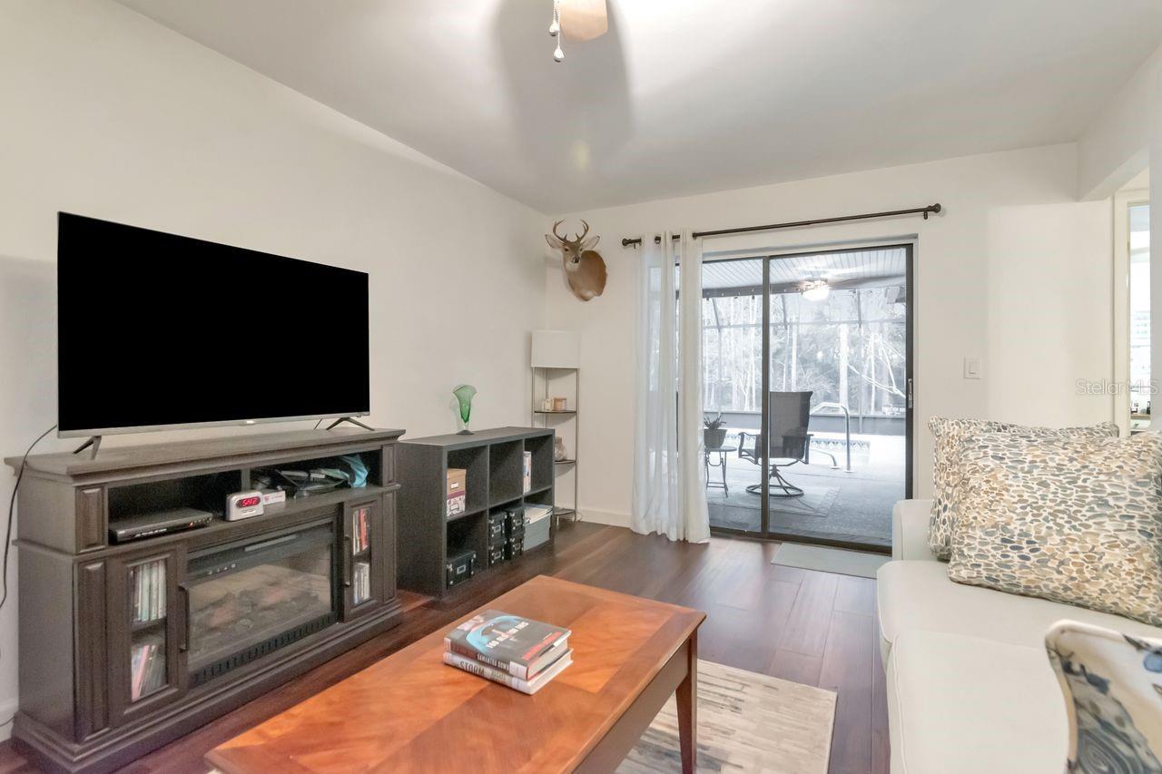 RIVER SIDE VILLAGE - Residential