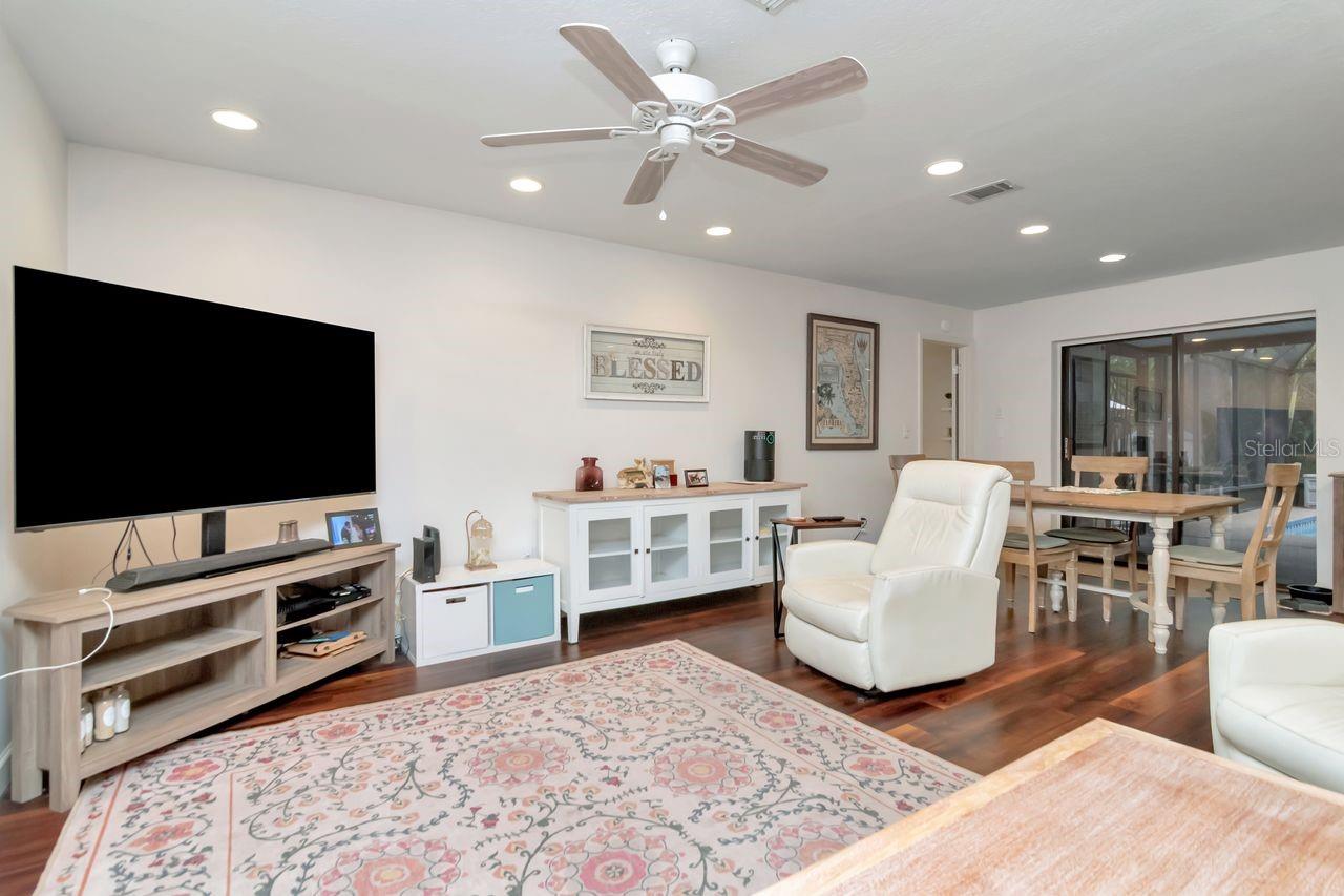 RIVER SIDE VILLAGE - Residential