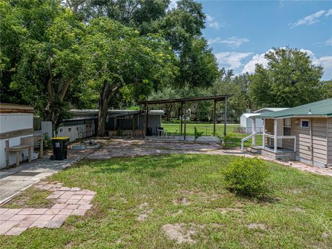 A home in LAKE WALES