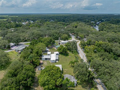 A home in LAKE WALES