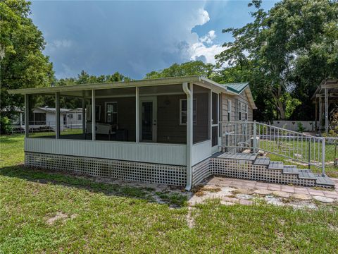 A home in LAKE WALES