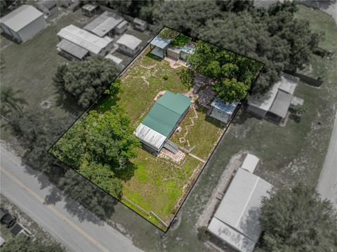 A home in LAKE WALES