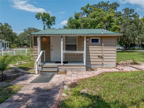 A home in LAKE WALES