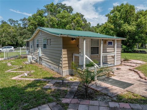 A home in LAKE WALES