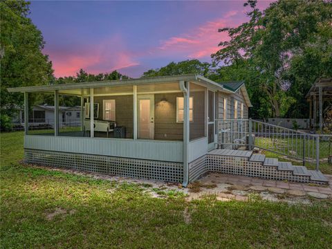 A home in LAKE WALES