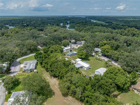 A home in LAKE WALES