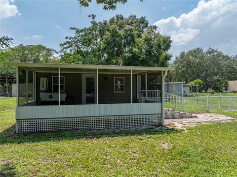 A home in LAKE WALES