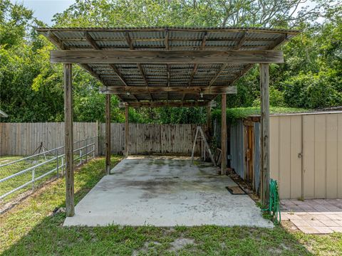 A home in LAKE WALES