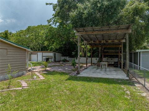 A home in LAKE WALES