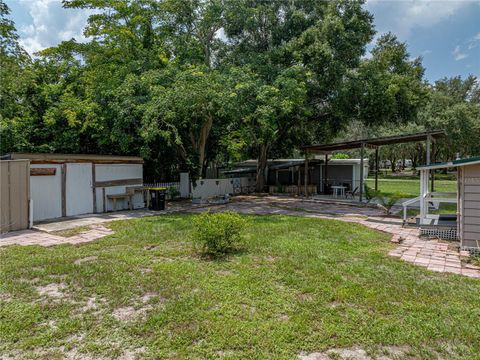 A home in LAKE WALES