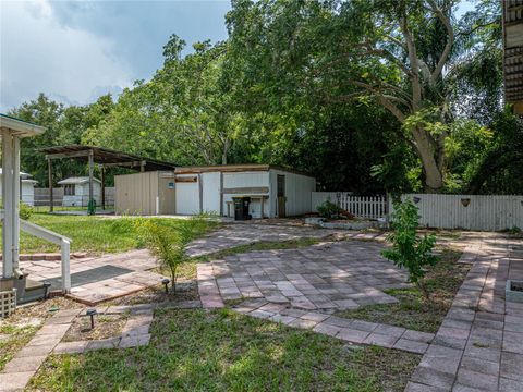 A home in LAKE WALES