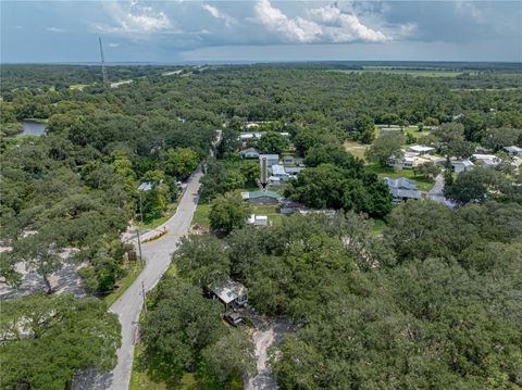 A home in LAKE WALES