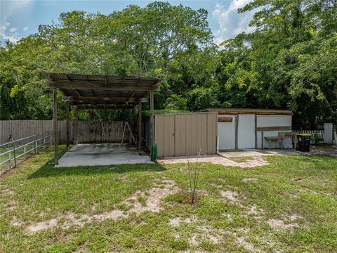 A home in LAKE WALES