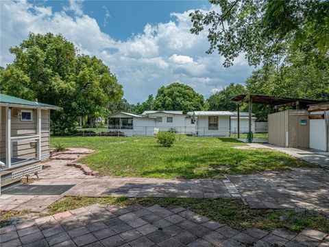 A home in LAKE WALES