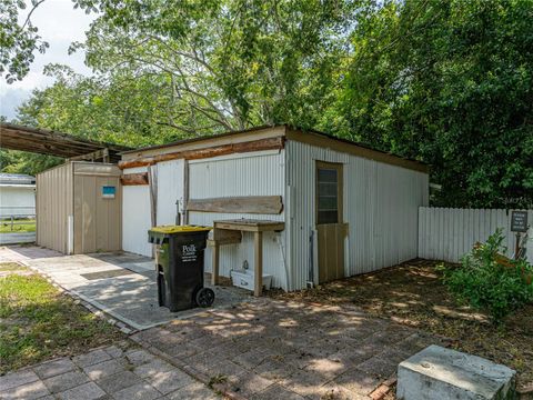 A home in LAKE WALES