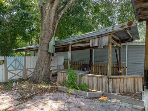 A home in LAKE WALES