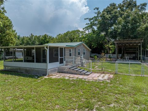 A home in LAKE WALES