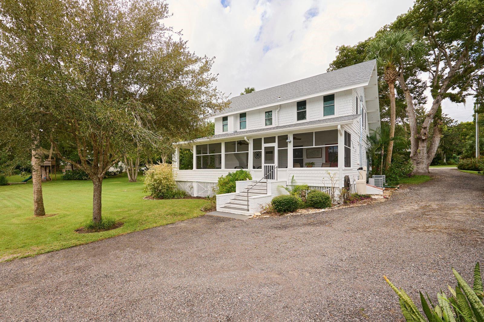 261 N LAKEVIEW DRIVE